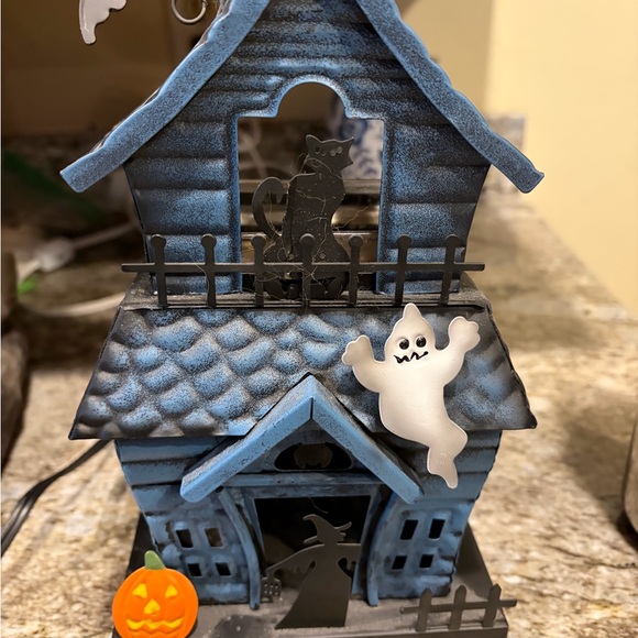 Scentsy Halloween Haunting Good Time Full Size Haunted House Wax Warmer No Box - Picture 2 of 7